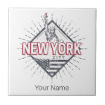 Carreau New York City États-Unis Vintage USA Souvenir<br><div class="desc">New York City en Amérique,  souvenir de conception vintage de la Statue de la Liberté. Conception de drapeau américain rétro de New York City pour voyager aux États-Unis et dans l'État ou en vacances. New York City avec la Statue de la Liberté pour des vacances aux États-Unis.</div>