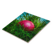 Carreau OEuf de Pâques rouge dans l'herbe (Côté)