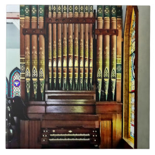 Carreau Orgue à tuyaux dans l'église
