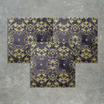 Carreau Ornements Baroques De Plaisance Or Sur Marbre Viol<br><div class="desc">Design élégant de tuiles décoratives avec des ornements en faux or gaufrés sur un arrière - plan en marbre violet foncé.</div>