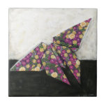 Carreau Papillon Origami sur papier floral<br><div class="desc">Flottez comme un papillon avec cette belle pièce d'origami de Chariklia Zarris. Un joli papier à imprimer fleuri a été utilisé pour créer le papillon origami, et les violets, jaunes et verts sautent simplement de la pièce. Achète ta copie aujourd'hui !</div>