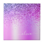 Carreau Parties scintillant violet Monogramme Nom Luxury G<br><div class="desc">Purple Faux Foil Parties scintillant à étincelles métalliques brossé Nom et carreaux de céramique initiale. Cela rend le cadeau parfait pour 16 ans,  mariage,  douche nuptiale,  anniversaire,  baby shower ou bachelorette pour quelqu'un qui aime le luxe glam et les styles chic.</div>