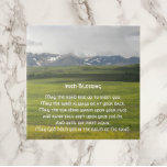 Carreau Paysage de Green Valley en Irlande<br><div class="desc">Carrelage en céramique avec photo pittoresque d'un paysage verdoyant de vallée de montagne,  avec une bénédiction irlandaise traditionnelle. Sélectionnez votre taille de tuile. Fait un cadeau réfléchi pour la famille et les amis ou comme un cadeau de ménage!</div>