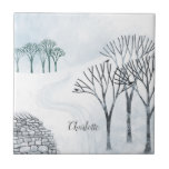 Carreau Paysage de neige d'hiver personnalisé<br><div class="desc">Une scène hivernale enneigée avec des arbres et un mur en pierre sèche. Art original de Nic Squirrell. Modifiez le nom pour customiser.</div>