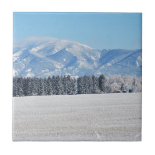 Carreau Paysage hivernal d'arbres, de neige et de montagne