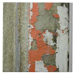 Carreau Peinture orange d'épluchage grunge sur le mur en
