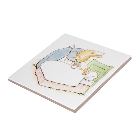 Carreau Peter Rabbit au lit (Être nourri par sa mère) (Côté)