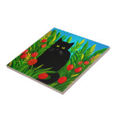 Carreau Petit chat noir dans un jardin de tulipes (Côté)