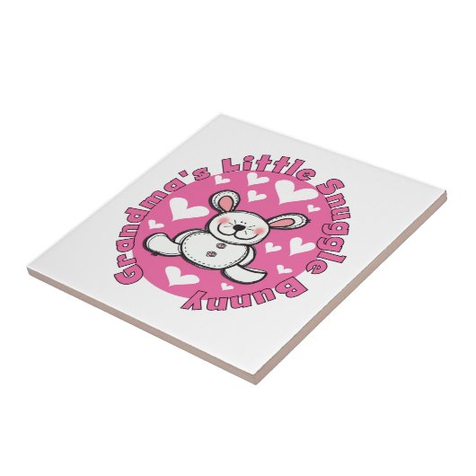 Carreau Peu de lapin du câlin de la grand-maman (Côté)