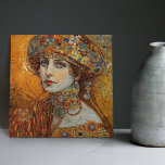 Carreau Phase d'or Gustav Klimt Mosaïque Edwardienne C<br><div class="desc">Cette belle céramique présente une oeuvre inspirée de la "phase dorée" de Gustav Klimt, représentant une femme de l'époque édouardienne. Pendant cette période, Klimt était fasciné par les mosaïques byzantines et développa sa technique de mosaïque à l'aide de feuilles d'or et de couleurs vives. Cette oeuvre rend hommage à l'approche...</div>