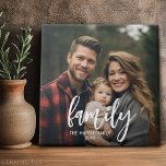 Carreau Photo complète - Texte de la famille de scripts pe<br><div class="desc">Une façon amusante de capturer des souvenirs et de les partager avec des amis. Ajoutez une photo et votre légende préférée pour faire un cadeau cool pour vos amis. Une 2e ligne de texte est disponible pour enregistrer l'année ou ajouter tout autre texte.</div>