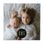 Carreau Photo de famille personnalisée| Monogrammes<br><div class="desc">Une vignette de la famille de photos décorative personnalisée qui présente votre monogramme unique ou celui de vos destinataires de cadeaux. ******** Si votre photo est coupée, utilisez la fonction "modifier ce dessin" ou "customiser plus loin" pour l'ajouter à la tuile. Après l'ajout de la photo, utilisez la fonction avant/arrière...</div>