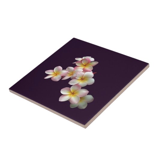 Carreau Plumeria fleurit sur violet foncé (Côté)