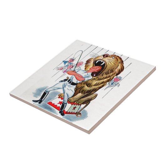 Carreau plus docile de lion des années 1940 et lion (Côté)