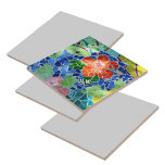 Carreau Poisson Koi vert et Mosaïque colorée de fleurs rou<br><div class="desc">Poisson koi vert nageant dans l'eau bleue avec fleur rouge vif dans un étang en mosaïque carreaux koi est un carreau décoratif Zen coloré en céramique. Personnalisez avec les initiales et un nom. Il s'agit d'un des multiples conceptions de coordination avec la photographie d'art originale par JLW_PHOTOGRAPHY.</div>