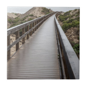 Carreau Pont de pied au parc d'état de lac Oso Flaco