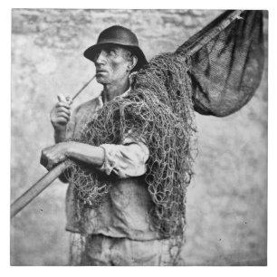Carreau Portrait d'un pêcheur portant ses filets (pho de