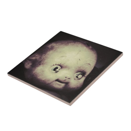 Carreau Poupée déplaisante (Côté)