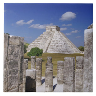Carreau Pyramide de Kukulcan comme vu du groupe de