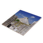 Carreau Pyramide de Kukulcan comme vu du groupe de (Côté)