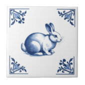 Carreau Rabbit avec des angles floraux bleus et blancs (Devant)