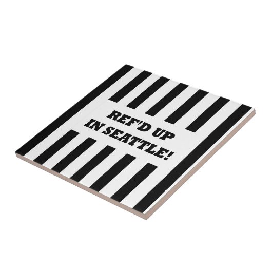 Carreau Ref'd Up à Seattle avec des arbitres de remplaceme (Côté)