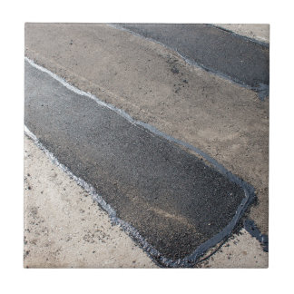 Carreau Réparez le trottoir et étendre le nouvel asphalte