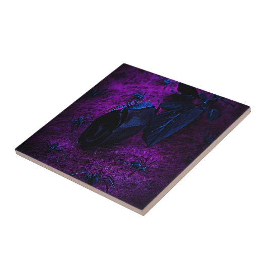 Carreau Rose éffrayant en matière noire, araignées noires (Côté)