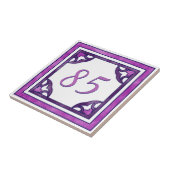 Carreau Rose et grand numéro de maison pourpre (Côté)