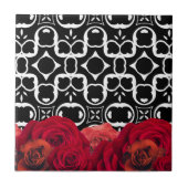 Carreau Roses Rouges Sur Motif Géométrique Noir Et Blanc (Devant)