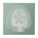 Carreau Silhouette Dollar De Sable<br><div class="desc">Pouvez-vous imaginer vivre votre vie sur la plage ? Obtenez cette belle image de cette silhouette de sable dollar à ajouter à votre collection de plage. Cette oeuvre d'art translucide unique est parfaite pour tous vos produits Zazzle. C'est l'art contemporain et moderne qui vous fera le plus chic parmi vos...</div>