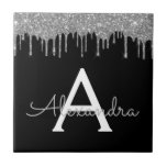 Carreau Silver Black Parties scintillant de luxe Glam Nom<br><div class="desc">Parties scintillant argentée et noire Monogramme Nom et carreaux de céramique initiale. Cela rend le cadeau parfait pour 16 ans, mariage, douche nuptiale, anniversaire, baby shower ou bachelorette pour quelqu'un qui aime le luxe glam et les styles chic.</div>