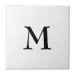Carreau Simple monogramme noir sur blanc<br><div class="desc">Carrelage en céramique BLANC simple et élégant avec monogramme personnalisable en option. Conçu pour coordonner avec la version des notes de musique. Supprimer le monogramme pour la tuile simple. Disponible en d'autres couleurs et avec des articles correspondants.</div>