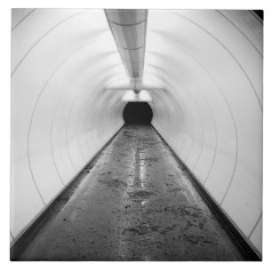 Carreau Singapour. Un tunnel piétonnier éclairé en