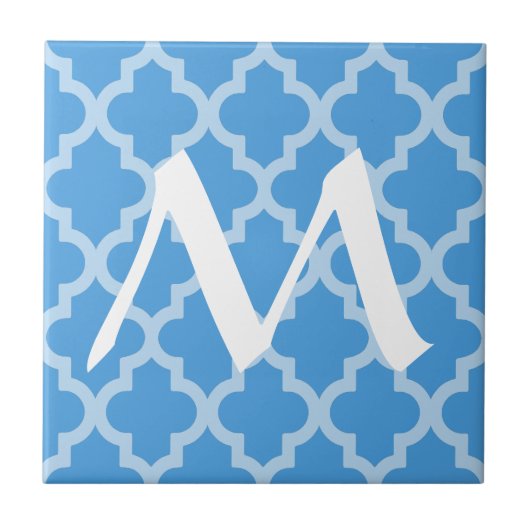 Carreau Sky Blue marocain Moods Quatrefoil avec initial (Devant)