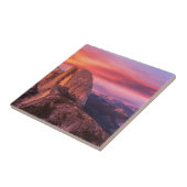 Carreau Sun plaçant au-dessus d'un paysage rocheux (Côté)