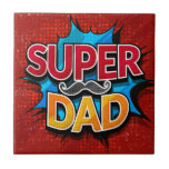 Carreau Super Papa Mustache Grunge moderne<br><div class="desc">Super Dad Mustache Modern Grunge Carreaux décoratifs présente le texte "Super Papa" dans la typographie moderne rouge et jaune sur un arrière - plan grunge bleu et rouge accentué d'une moustache. Cadeaux pour papa pour anniversaire,  Fête des pères,  Noël,  vacances et plus encore. Créé par Evco Studio www.zazzle.com/store/evcostudio</div>