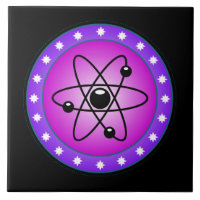 Symbole Atom sur un arrière - plan rose