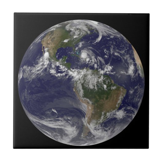 Carreau Terre Pleine Avec L'Ouragan Irène Au-Dessus Des Ba (Devant)