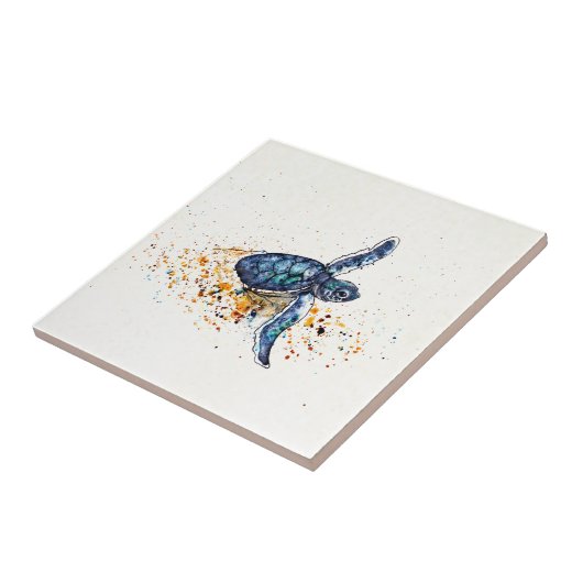 Carreau Tortue de mer de bébé émergeant du sable (Côté)