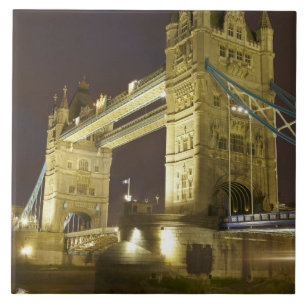 Carreau Tower Bridge et la Tamise au crépuscule, Londres,