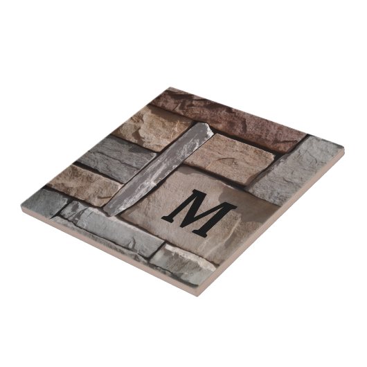 Carreau Trépied en maçonnerie artisanale monogrammé (Côté)