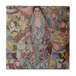 Carreau Tuile de bière de Gustav Klimt Fredericke Maria<br><div class="desc">Tuile de bière de Gustav Klimt Fredericke Maria. Peinture à l'huile sur la toile à partir de 1916. La bière de Fredericke Maria représente un exemple fin de portrait du Japonism montré par Klimt plus tard dans sa carrière. Un grand cadeau pour des fans de Gustav Klimt, nouveau d'art, peinture...</div>