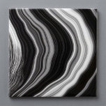 Carreau Tuile en marbre noir et blanc<br><div class="desc">Ce carrelage moderne présente un mélange sophistiqué de noir, blanc et gris dans un effet marbré d'inspiration agate. Avec des lignes abstraites et fluides, il apporte une texture de pierre élégante et une palette monochrome à tout espace. Parfait pour les salles de bains de luxe ou les intérieurs contemporains à...</div>