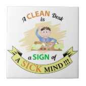 Carreau Un bureau propre est un signe de carrelage en céra (Devant)