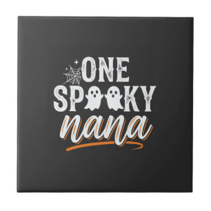 Carreau Un design de fantôme d'Halloween de Nana effrayant