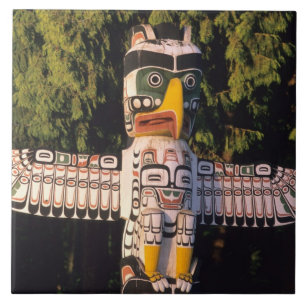 Carreau Un mât totem à Vancouver, Canada.