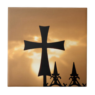 Carreau Une croix en fer forgé sur une clôture