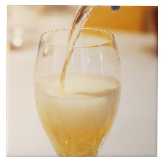 Carreau Une flûte à champagne remplie de Gosset (Devant)