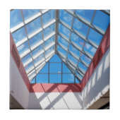 Carreau Vue ascendante sur le toit en verre triangulaire (Devant)